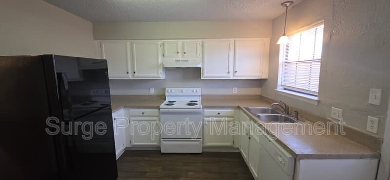 Benbrook Condo: 233 Vista Way