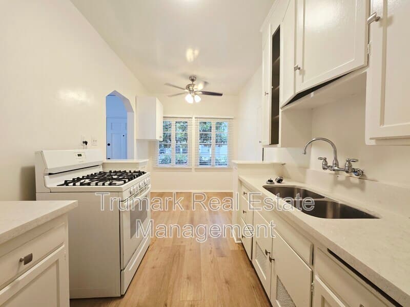 Glendale Condo: 408 E Harvard St