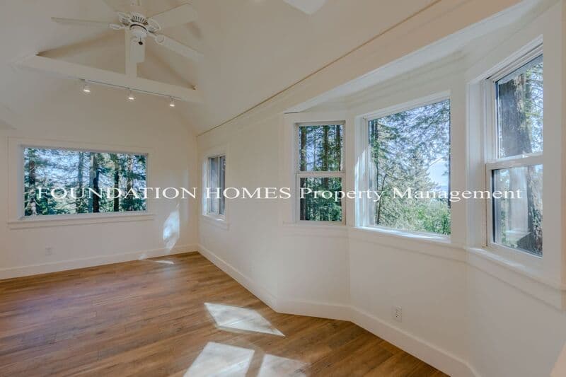 Mill Valley House: 20 Hamilton Ln.