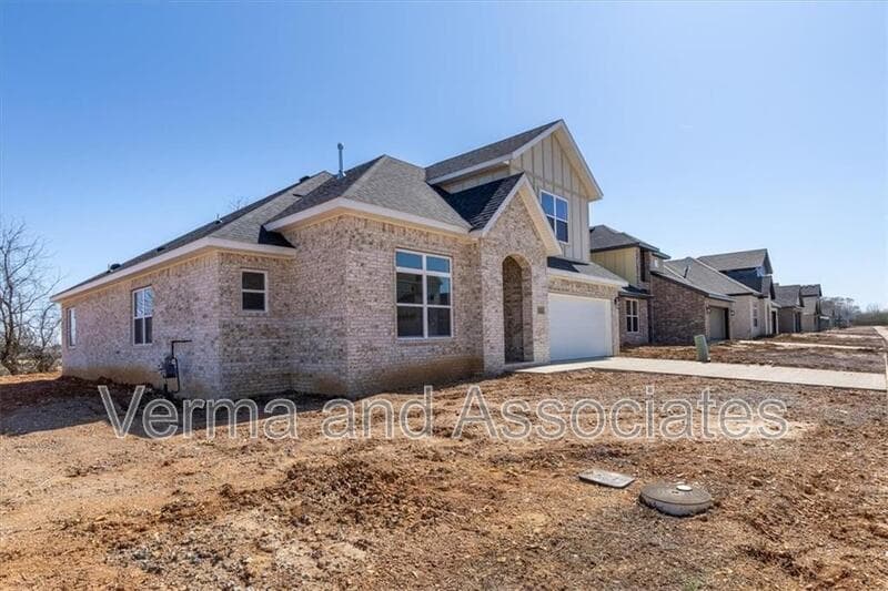 Centerton House: 1050 Whistler St