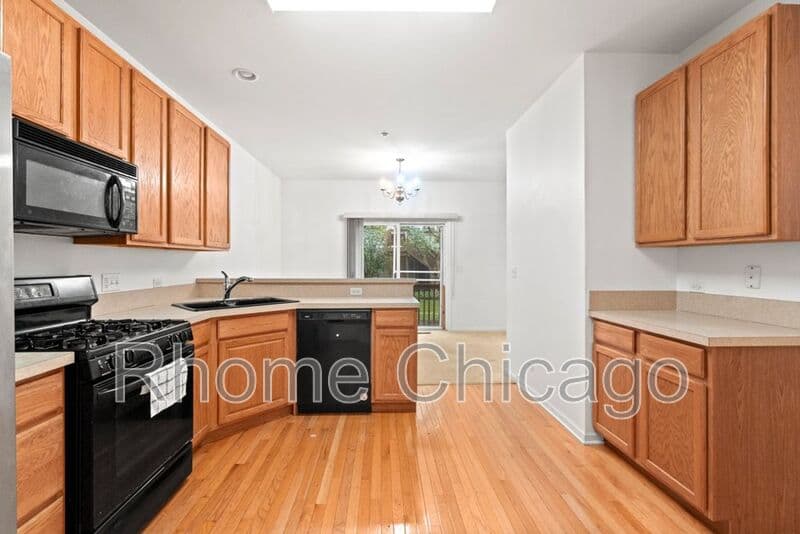 Hoffman Estates House: 6087 Halloran