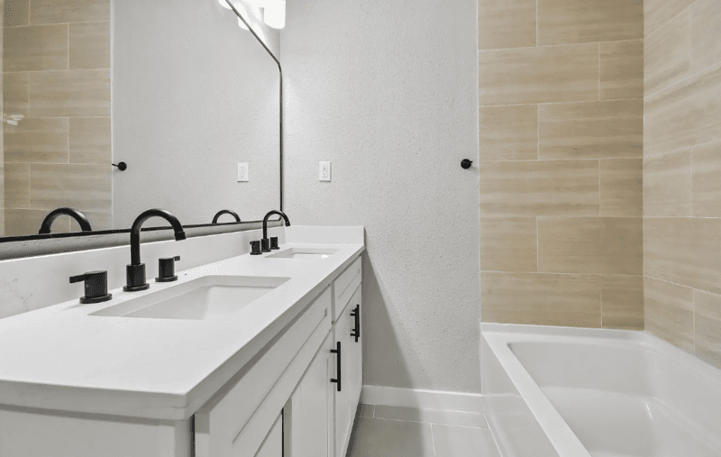 Magnolia House: 25319 Penguin Street