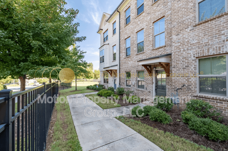 Scottdale House: 776 Angora Alley