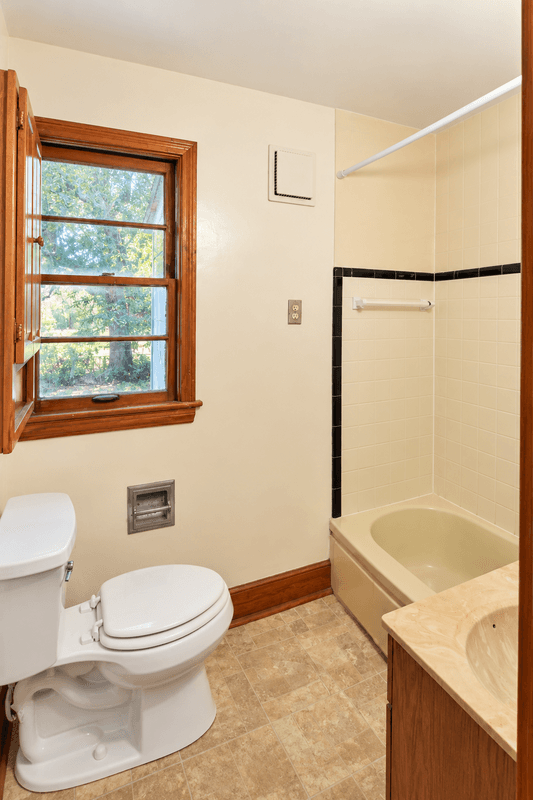 Niceville House: 131 3rd St