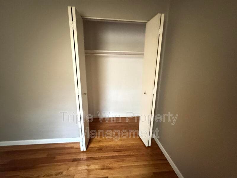 Saint Louis House: 1372 Farmview Ave