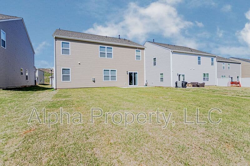 Greer House: 52 Oak Edge Lane
