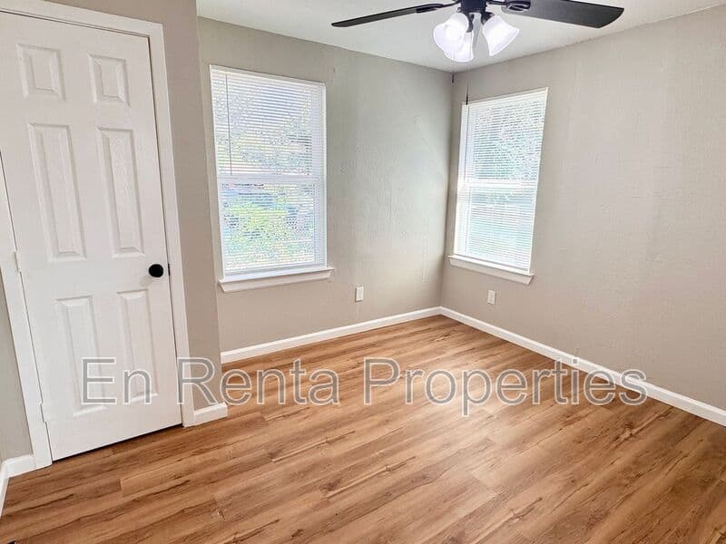 Ft Worth House: 541 Beddell St. W.