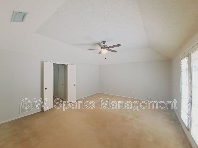 Dallas House: 3917 Saint Christopher Lane