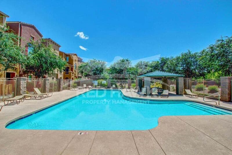 Chandler House: 900 S 94th St