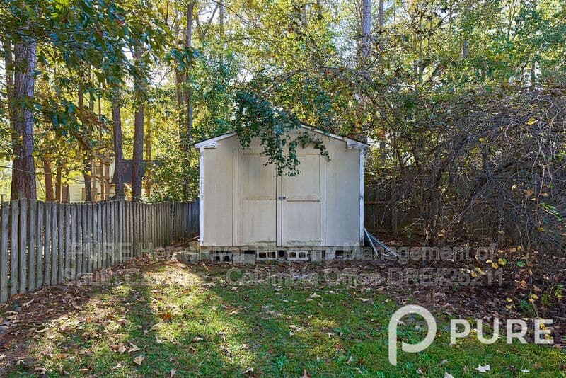 Columbia House: 312 Brook Hollow Dr