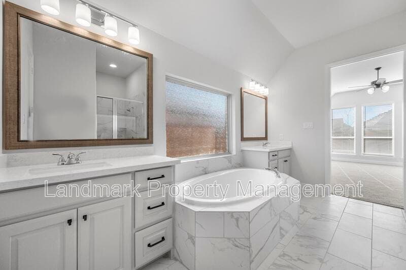 Mansfield House: 1822 Buckeye Lane