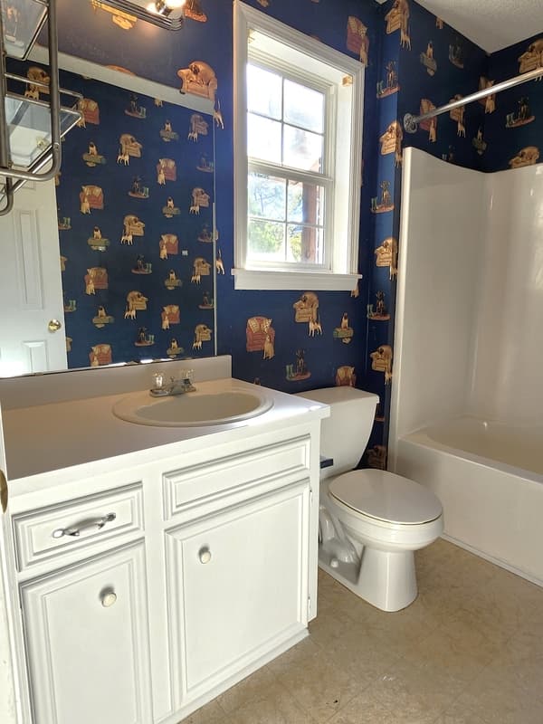 Columbia House: 1305 Melrose Heights Street