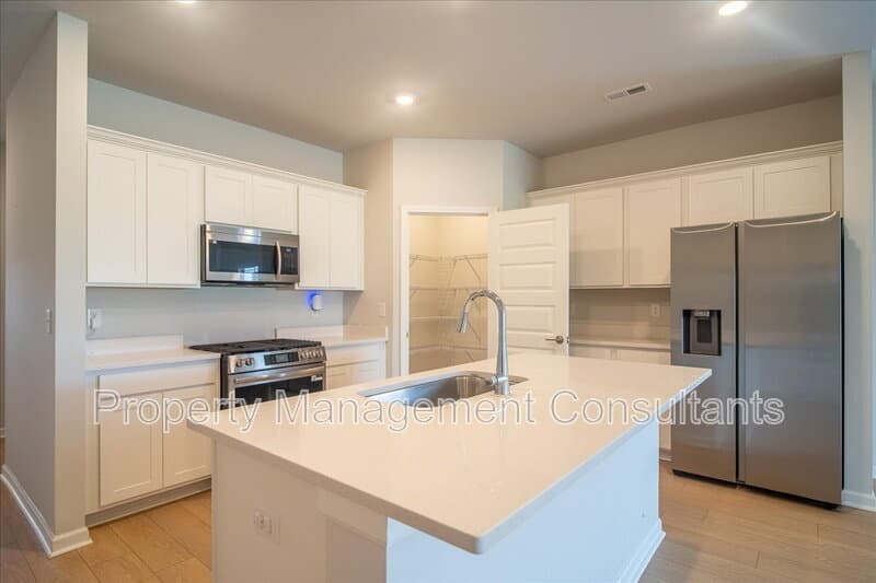 Huntsville House: 154 Lillian Farms Boulevard