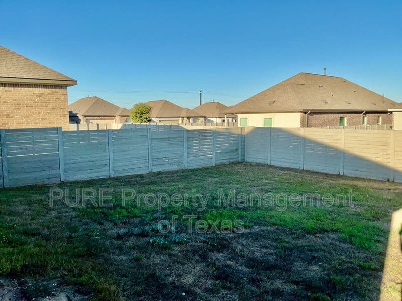 Georgetown House: 105 Blue Blaze Trl