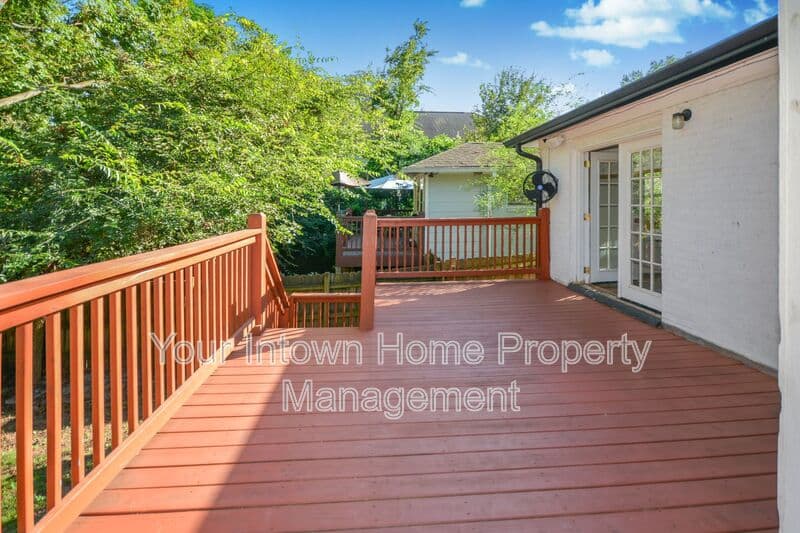 Atlanta House: 1420 Beatie Ave Sw