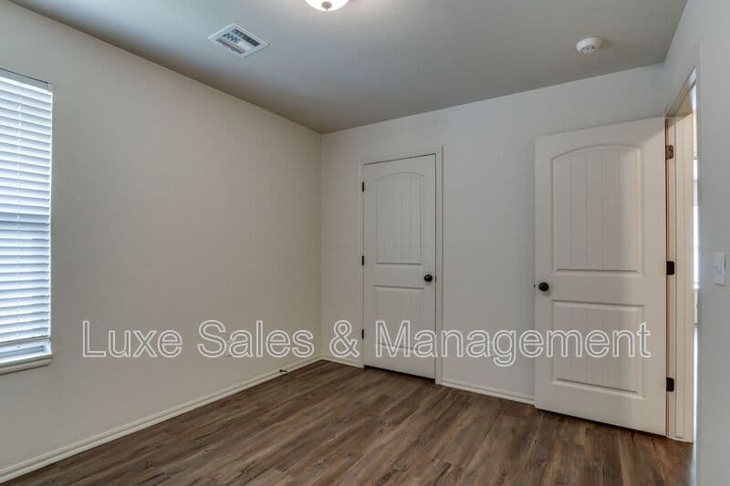 Edmond House: 341 Chalk Hill Ct