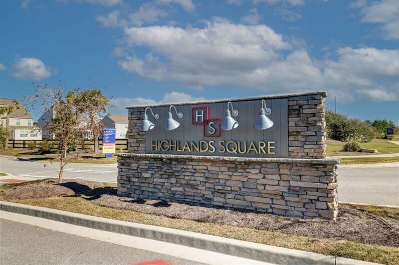 Pooler House: 44 Hawkhorn Ct
