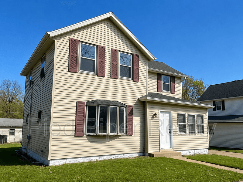 Freeport House: 534 E Illinois St