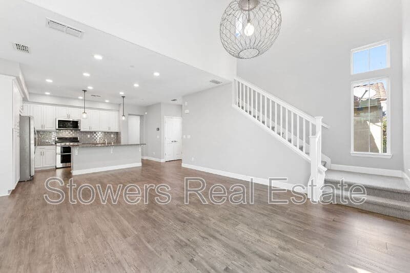 Hayward House: 220 Caterina Way