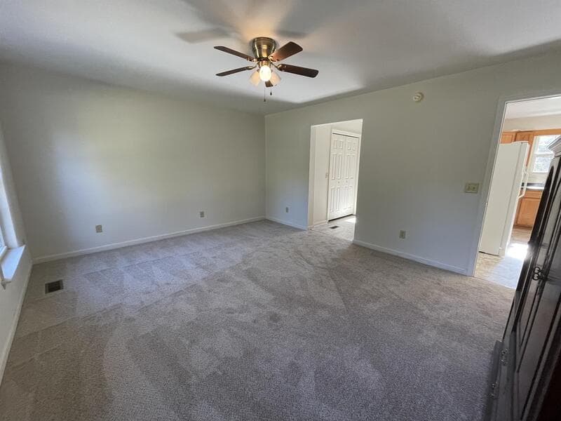 King George House: 10197 Madison Dr