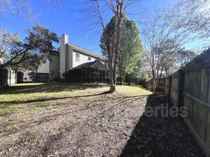 North Charleston House: 8675 Spring Chapel Ln