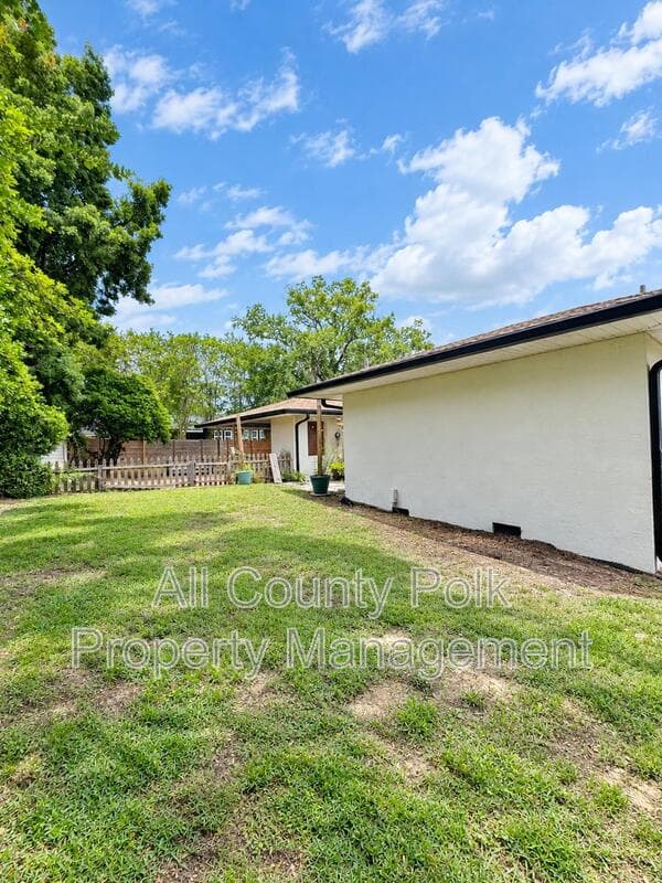 Winter Haven House: 933 N Lake Otis Dr