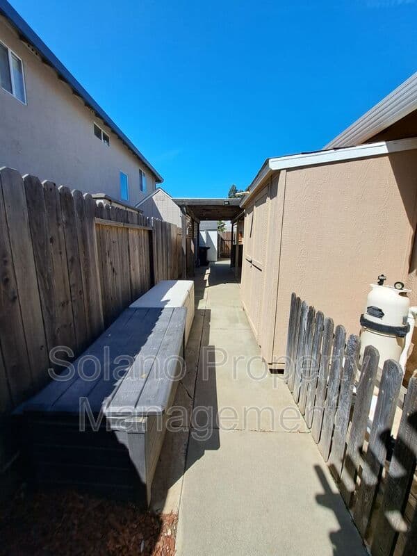 Vacaville House: 354 Bradley Dr.