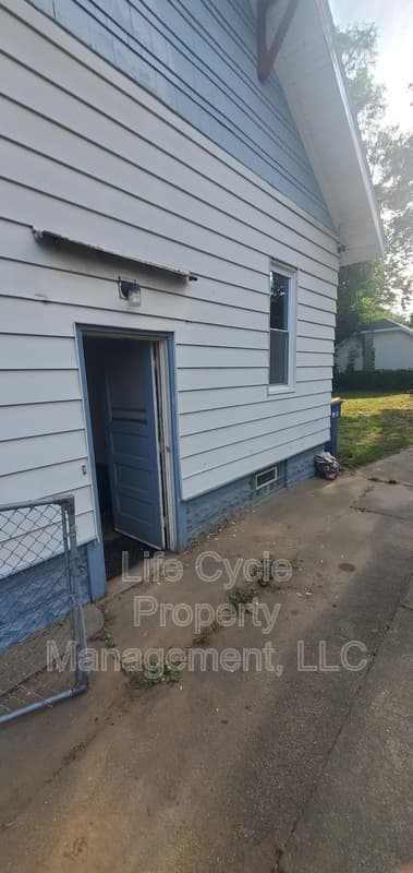 Grand Rapids House: 1819 Linden Avenue Southeast