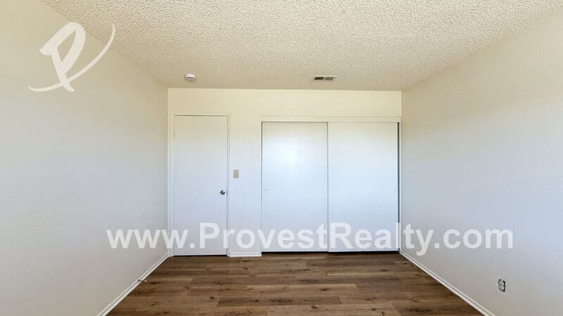 Victorville House: 13269 Llano Rd