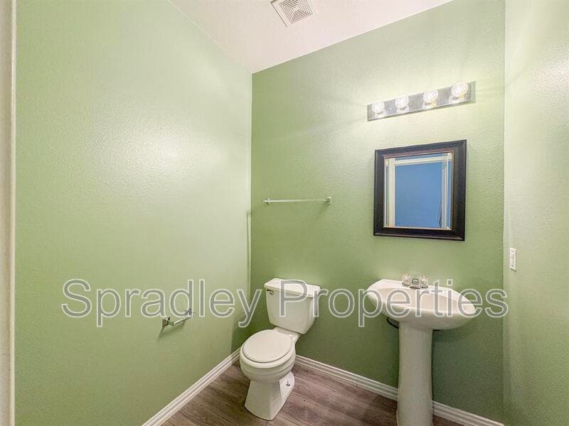 Temple House: 1047 Tumbleweed Trl