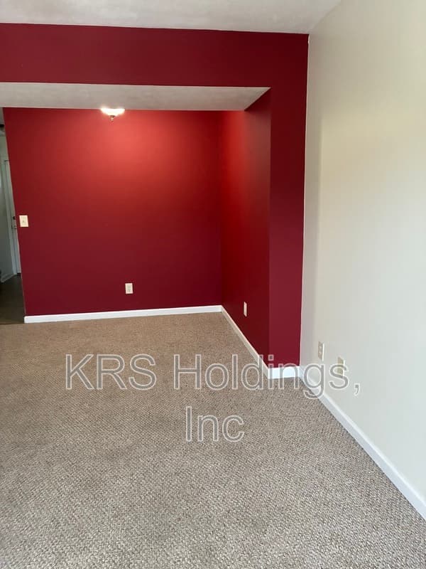 Broadway Townhome: 185 Alger Lane