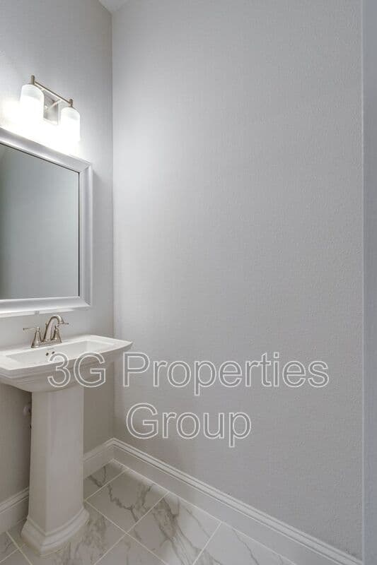 Lewisville House: 344 Almanor St