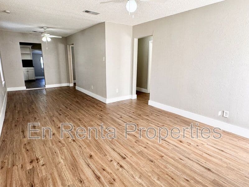 Ft Worth House: 716 W Broadus Ave.