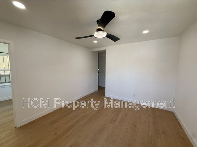 Long Beach House: 1048 Cedar Ave