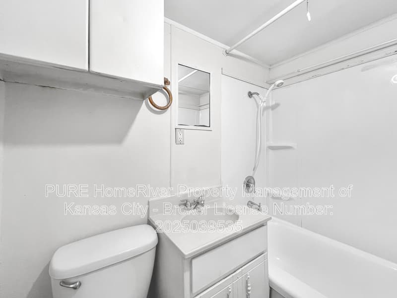 Higginsville House: 303 W 22nd St