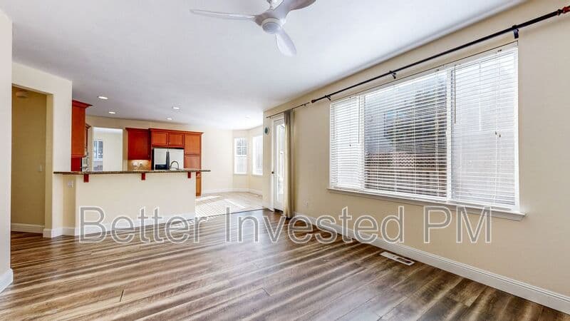 Santa Rosa House: 1363 Gordon Ln