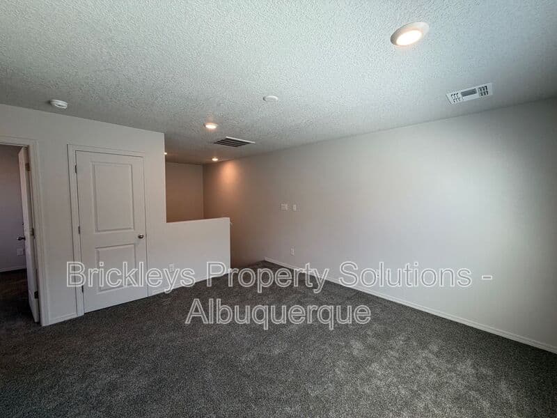 Albuquerque House: 6118 Chicago Dr SE