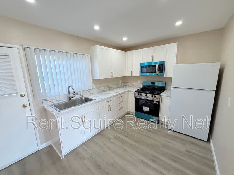 Azusa Condo: 936 W. Foothill Blvd