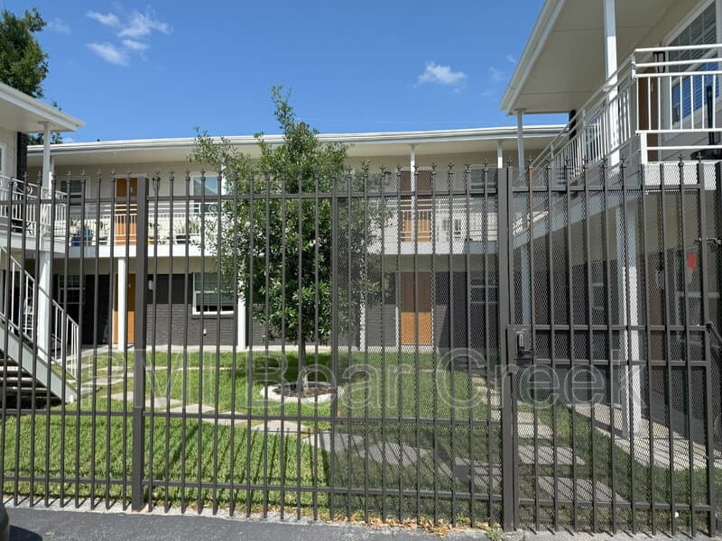 Houston Condo: 1824 Thonig Road