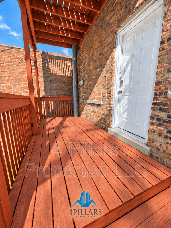 East Chicago Condo: 803 East Chicago Avenue