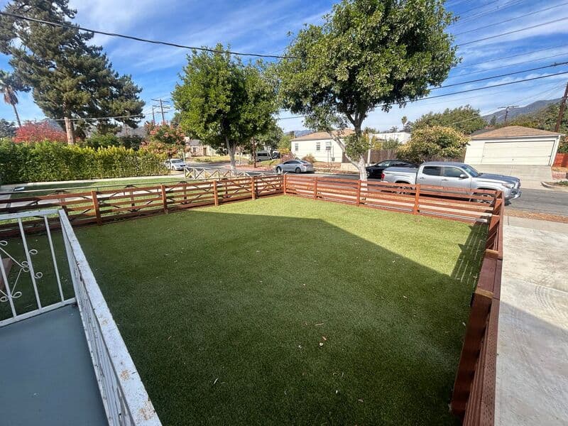 Pasadena House: 648 W Howard Street