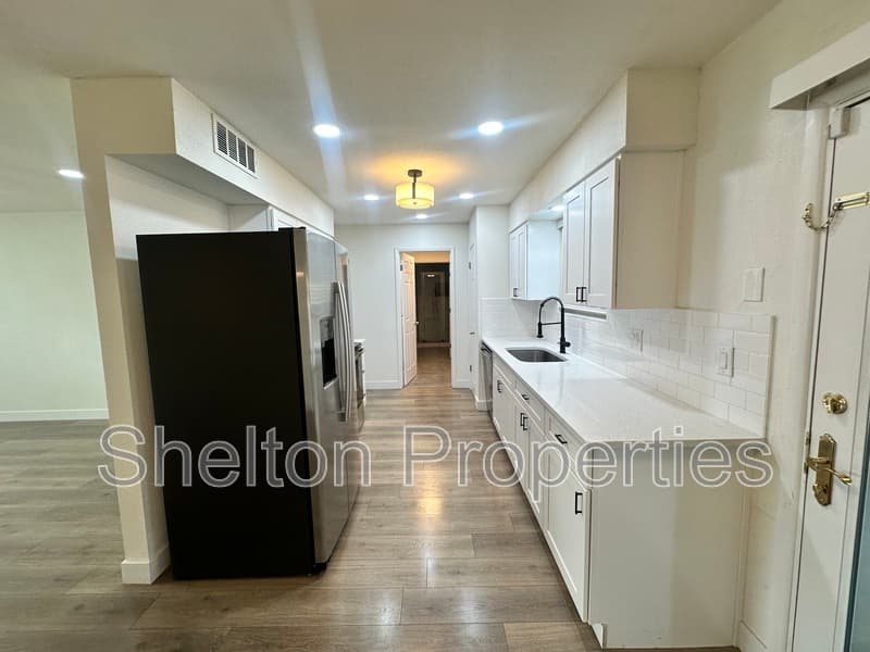 Sun City House: 10806 W Camelot Cir