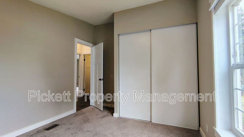 Port Orchard House: 11438 SE Regatta View Ln