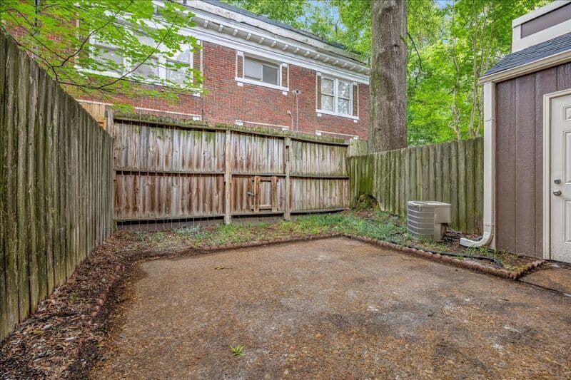 Memphis House: 1694 Belvedere Court