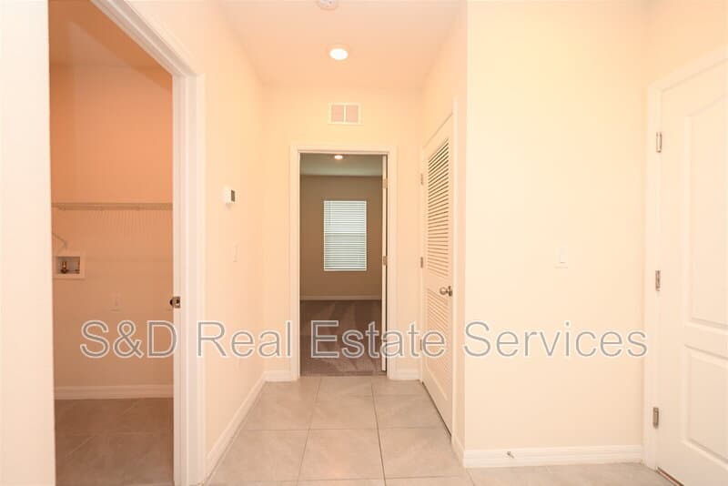 Lakeland House: 2548 Ryland Falls Drive