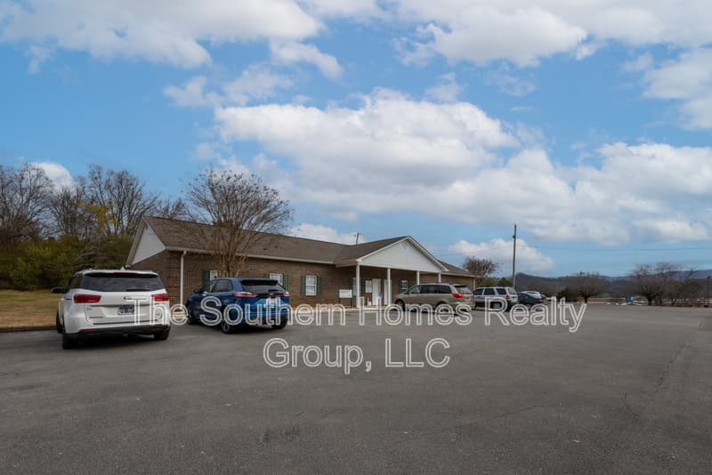 Etowah House: 305 Grady Road - 1