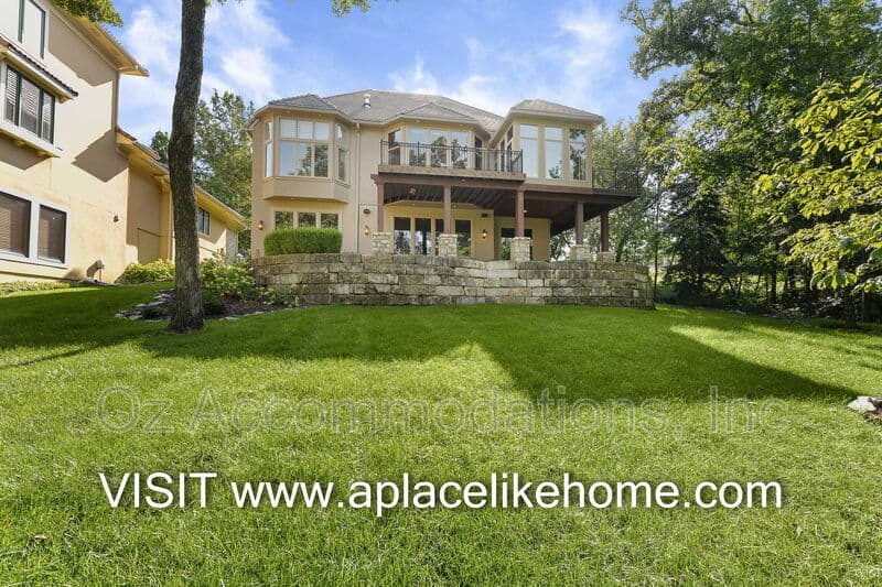 Loch Lloyd House: 16690 Country Club Ct