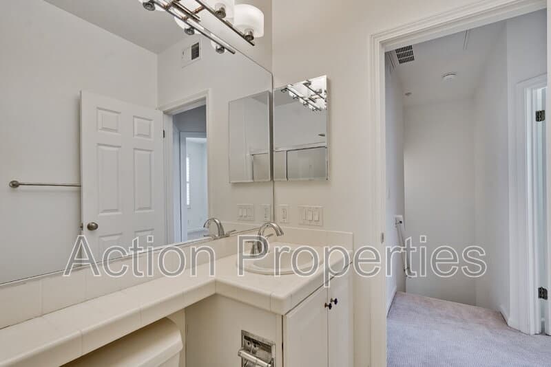 Mountain View Townhome: 146 Holly Court