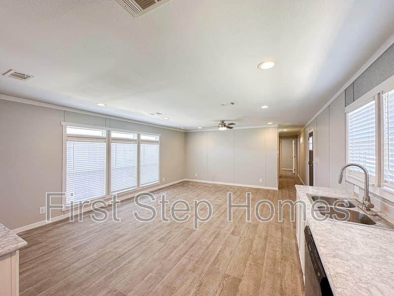 Tyler House: 1007 Conchas St