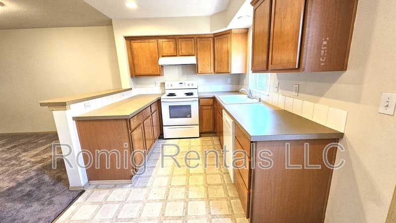 Vancouver House: 4484 Northeast Nicholson Loop